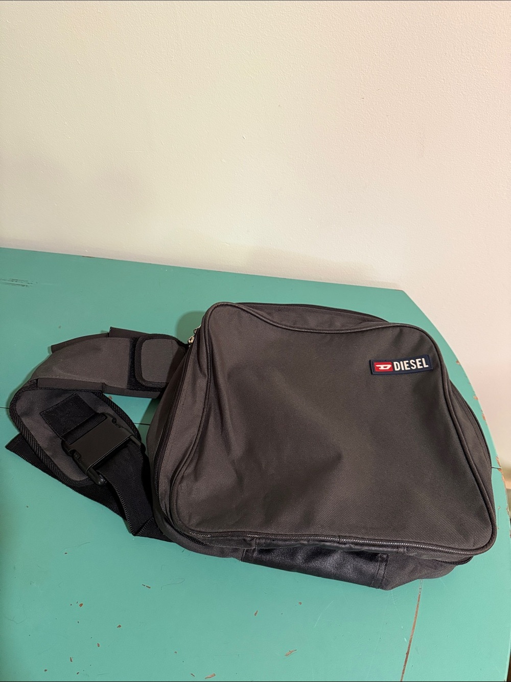 Diesel Mens Vintage Black and Gray Messenger Sling Bag
